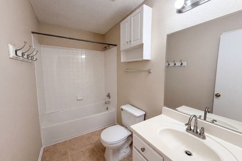 Photo 18 of 22 of 2727 High Point Dr, Round Rock, TX
