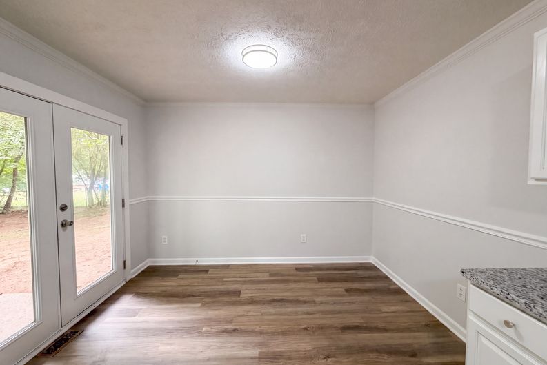 Photo 8 of 25 of 3691 Lavilla Dr, Powder Springs, GA