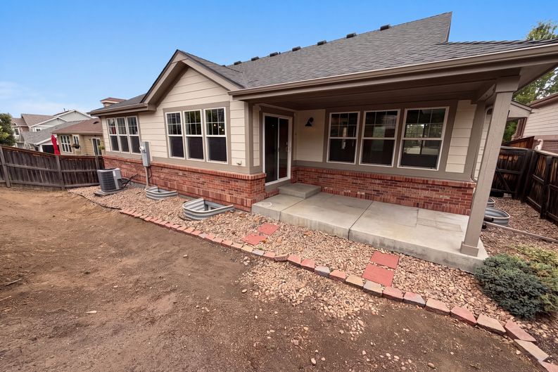 Photo 5 of 32 of 2802 S Ireland Way, Aurora, CO