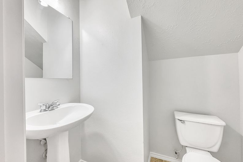 Photo 11 of 23 of 10623 Redwood Dr, Baytown, TX