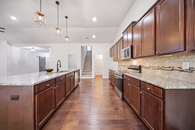 Photo 6 of 25 of 6372 Spring Cove Dr, Flowery Branch, GA