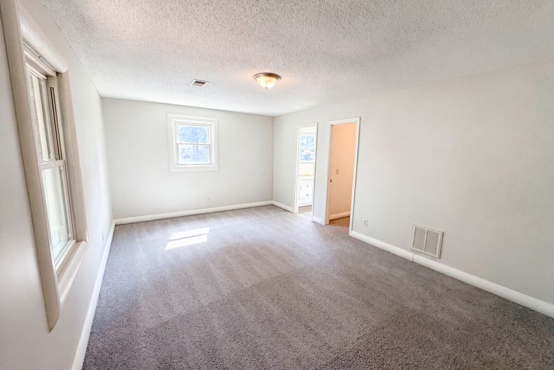 Photo 18 of 23 of 1328 Baffin Bay Rd, Columbia, SC