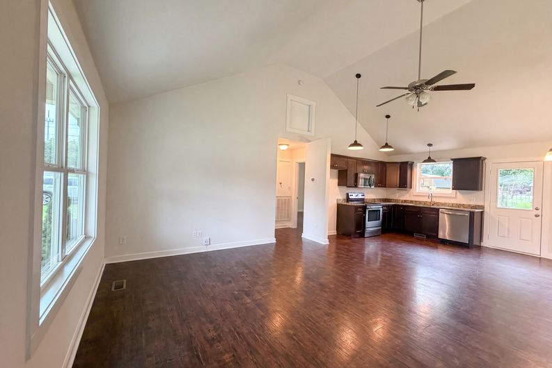 Photo 3 of 20 of 1115 Moreno Ln, Lewisburg, TN