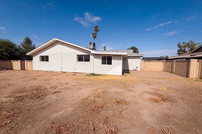 Photo 4 of 28 of 10215 N 36th Ave, Phoenix, AZ