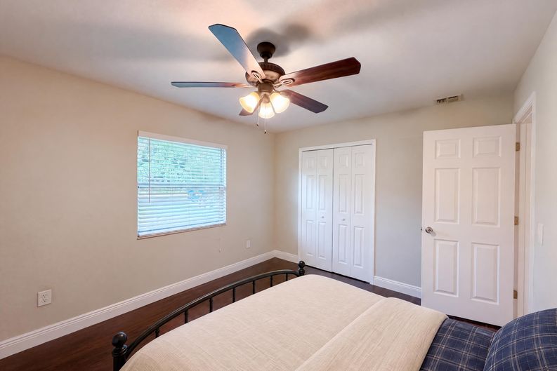 Photo 13 of 26 of 881 Vicksburg St, Deltona, FL