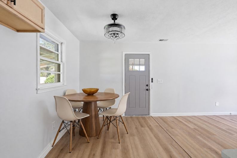 Photo 6 of 24 of 5734 Hill Rd, Powder Springs, GA