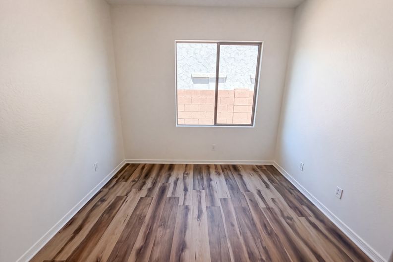 Photo 10 of 22 of 27348 N 90th Ln, Peoria, AZ