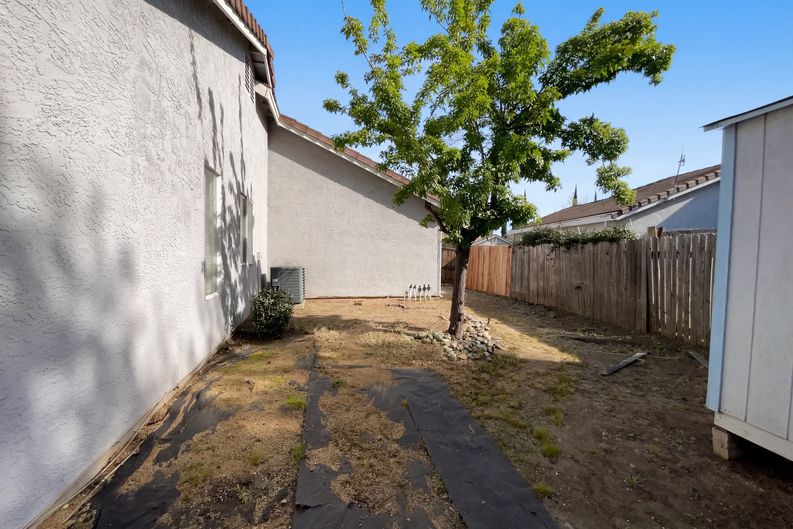 Photo 12 of 34 of 1041 Shenencock Way, Roseville, CA