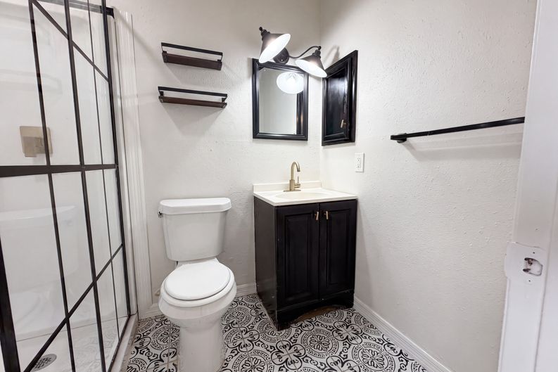 Photo 8 of 17 of 2906 Keslake St, San Antonio, TX