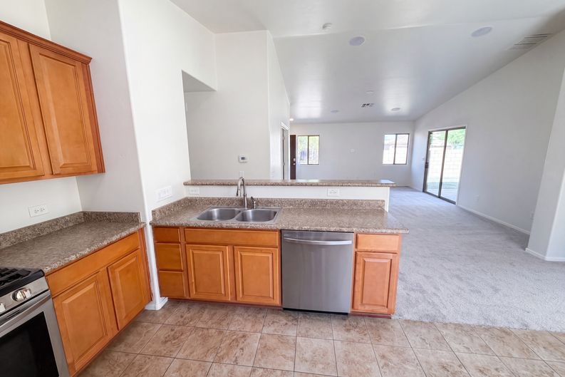 Photo 7 of 21 of 6550 W Wolf Valley Way, Tucson, AZ
