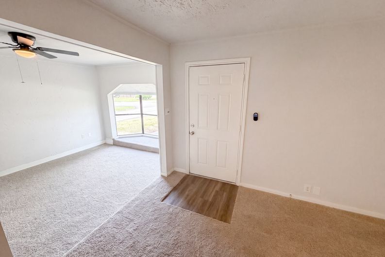 Photo 6 of 20 of 10502 Bessemer St, Houston, TX
