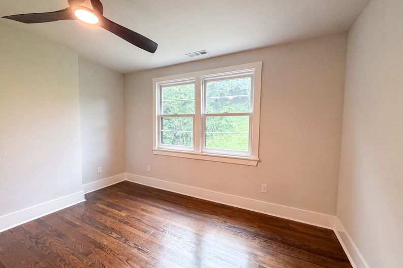 Photo 17 of 36 of 6112 Pinehurst Dr, Nashville, TN