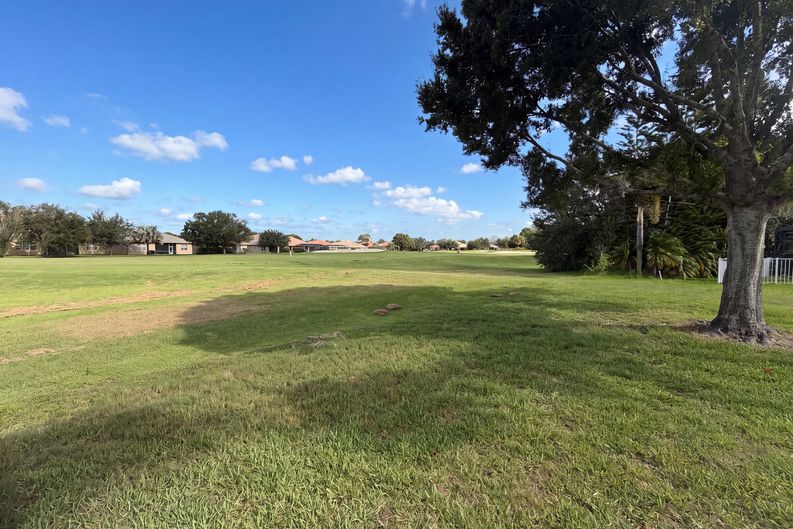 Photo 10 of 30 of 424 NW Dover Ct, Port Saint Lucie, FL