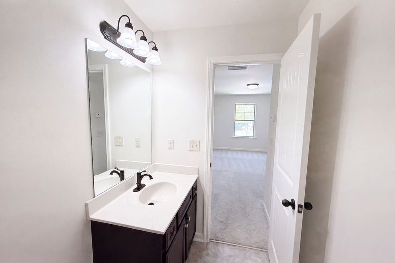 Photo 17 of 24 of 115 Birchwood Ct, Loganville, GA