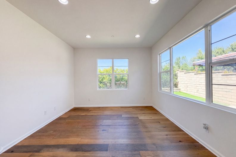 Photo 23 of 31 of 21981 Propello Dr, Santa Clarita, CA