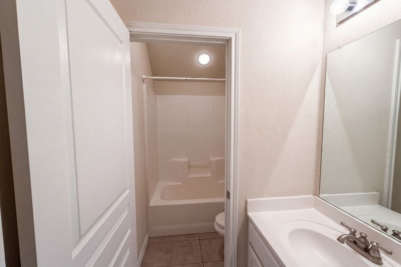 Photo 15 of 20 of 9816 Mullins Crossing Dr, Fort Worth, TX