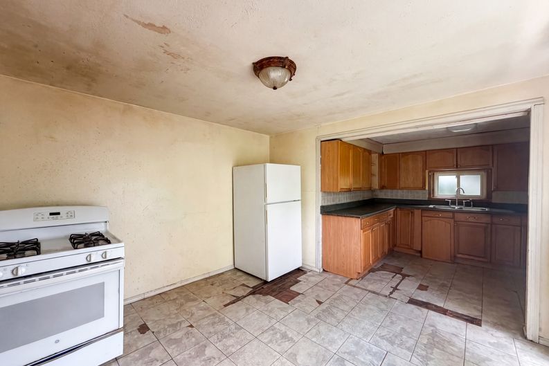 Photo 10 of 27 of 2670 Fern Ave, Columbus, OH
