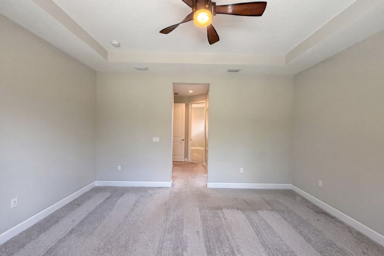 Photo 11 of 28 of 1011 Victoria Hills Dr S, Deland, FL