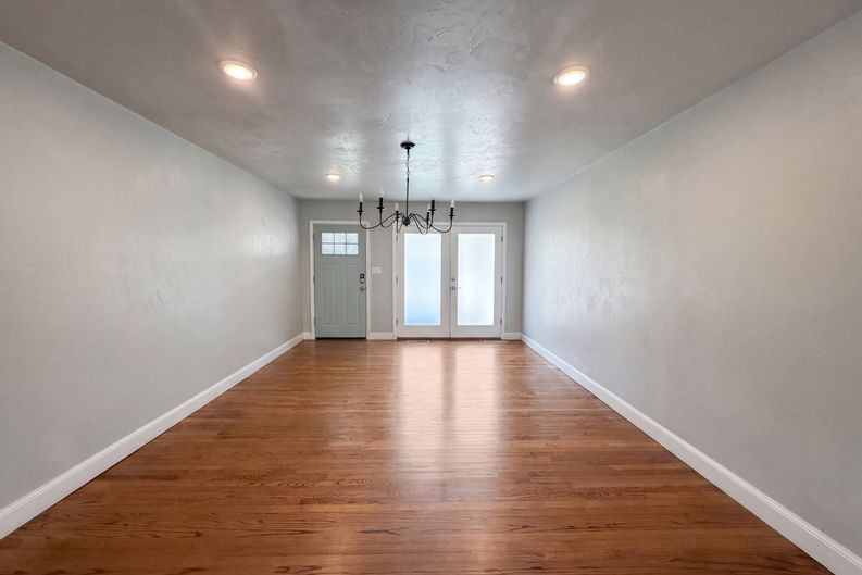 Photo 3 of 17 of 10508 Whitehaven Rd, Oklahoma City, OK