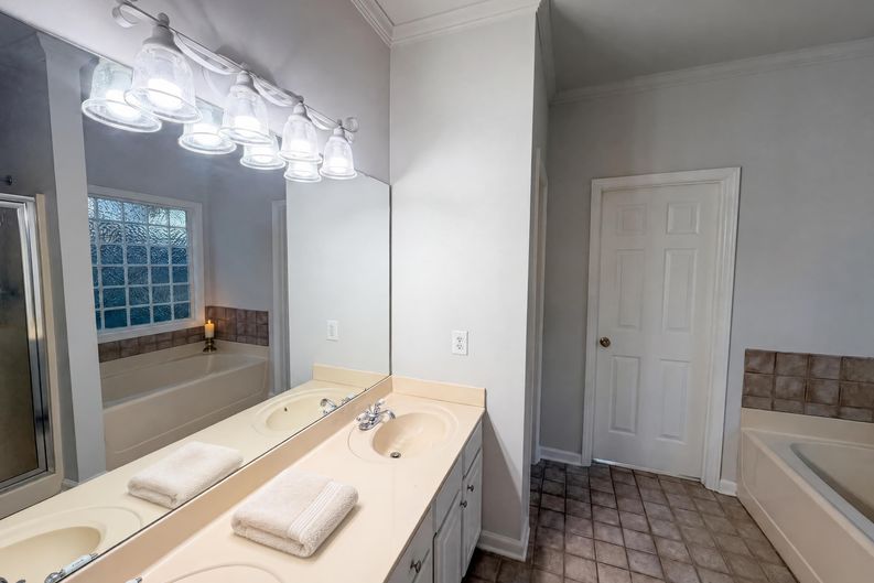 Photo 10 of 18 of 729 E Ivy Valley Dr, Fuquay Varina, NC