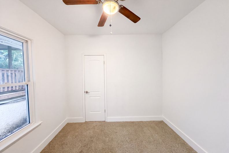 Photo 8 of 17 of 1316 E 44th St, Kansas City, MO