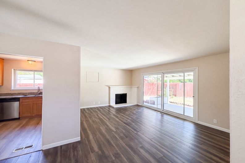 Photo 3 of 34 of 9232 Don Boriga Way, Stockton, CA