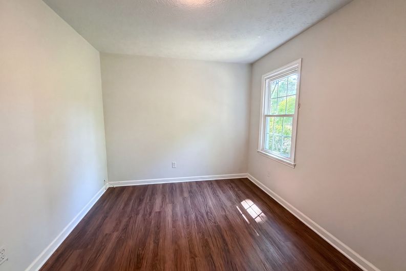 Photo 7 of 22 of 1033 Chestnut Hill Cir SW, Marietta, GA