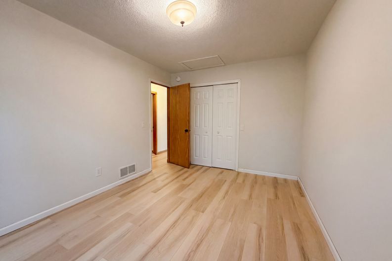 Photo 15 of 20 of 6475 Grand View Dr, Eden Prairie, MN