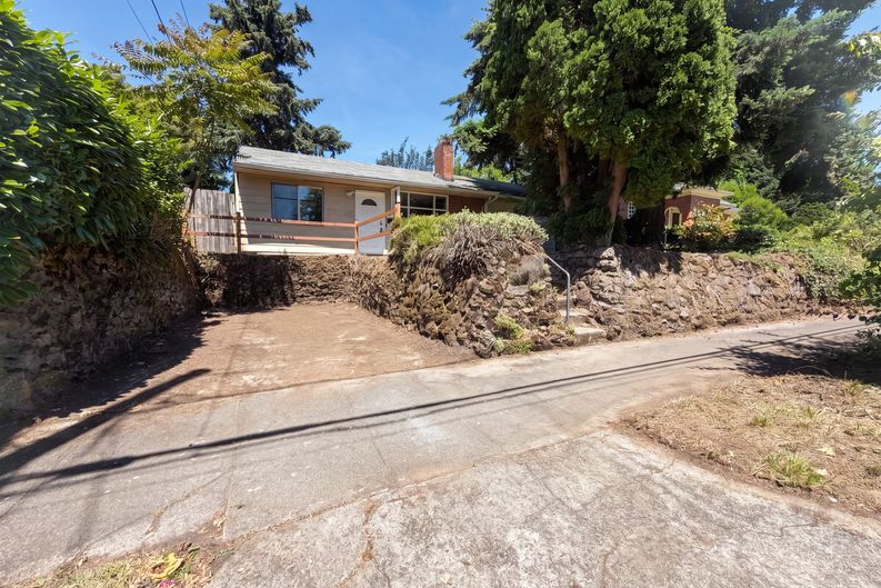 Photo 14 of 16 of 4219 SE Ellis St, Portland, OR