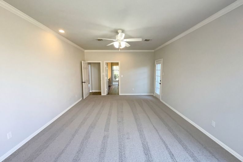 Photo 4 of 23 of 3421 Sandy Trail Ln, Plano, TX