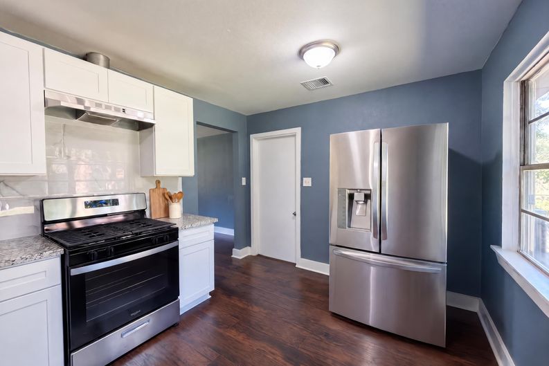 Photo 9 of 27 of 7405 Sterlingshire St, Houston, TX