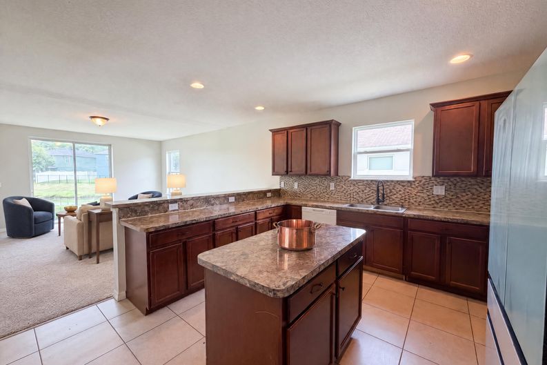 Photo 11 of 22 of 4876 Grassy Knoll Dr, Tavares, FL
