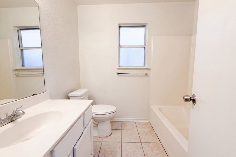 Photo 11 of 16 of 129 Meadowbrook Dr, Temple, TX