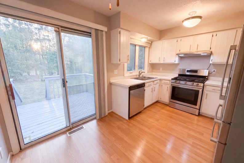 Photo 8 of 23 of 1896 Richal Dr, Woodbury, MN