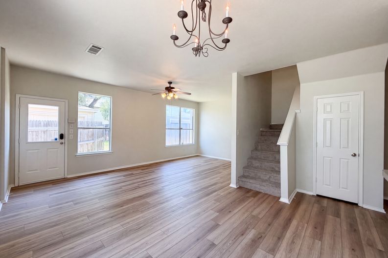 Photo 10 of 26 of 10636 Traymore Dr, Fort Worth, TX