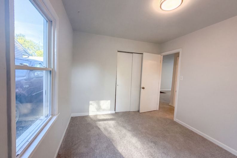 Photo 13 of 23 of 2785 Linview Ave, Columbus, OH