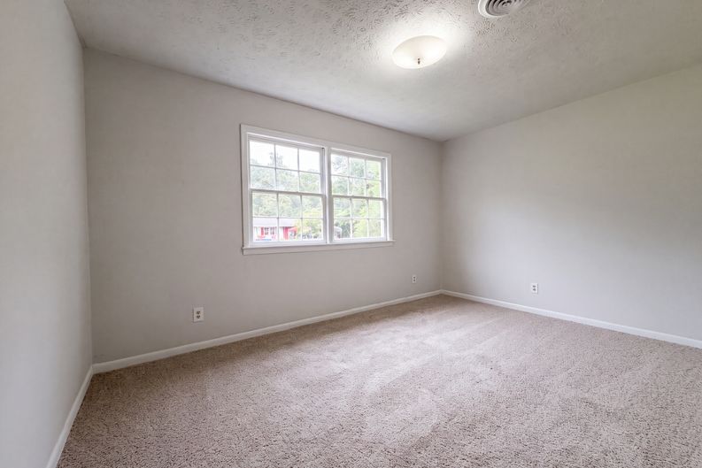 Photo 11 of 16 of 6616 Amanda Cir, Fayetteville, NC