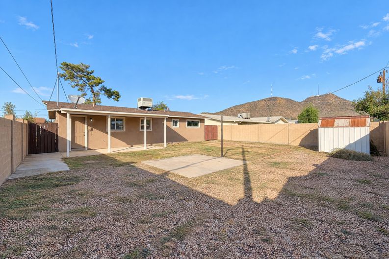 Photo 5 of 21 of 2221 W Altadena Ave, Phoenix, AZ