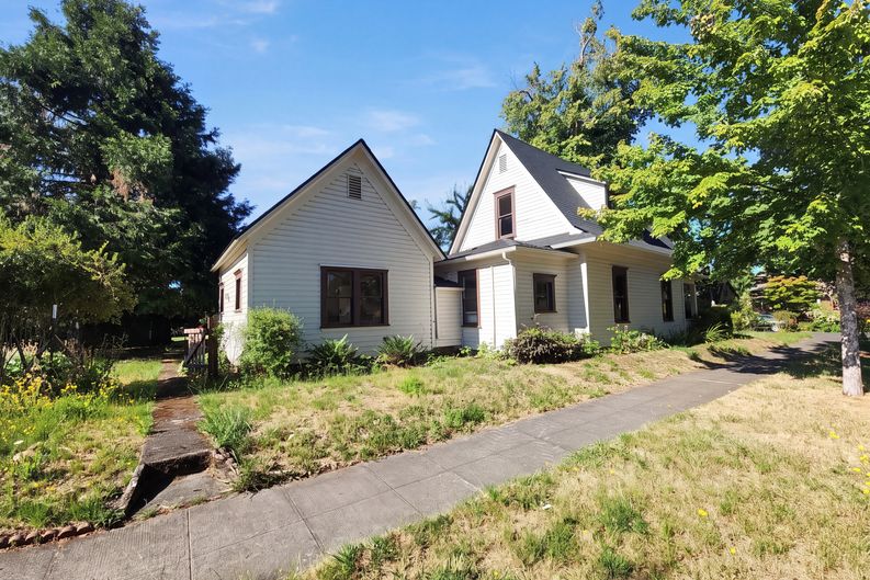 Photo 27 of 29 of 1011 Almaden St, Eugene, OR