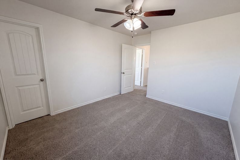 Photo 10 of 21 of 1713 Blue Jay Dr, Ennis, TX