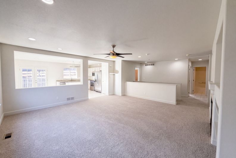 Photo 3 of 27 of 10009 Strathfield Ln, Highlands Ranch, CO