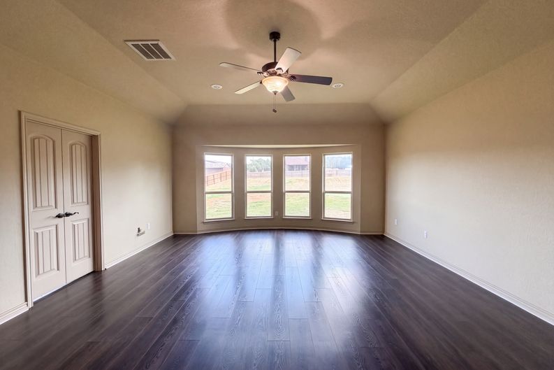 Photo 4 of 20 of 206 County Road 4774, Kempner, TX