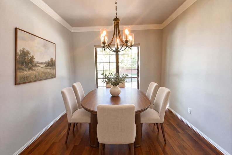 Photo 9 of 19 of 2400 Creekview Dr, Plano, TX