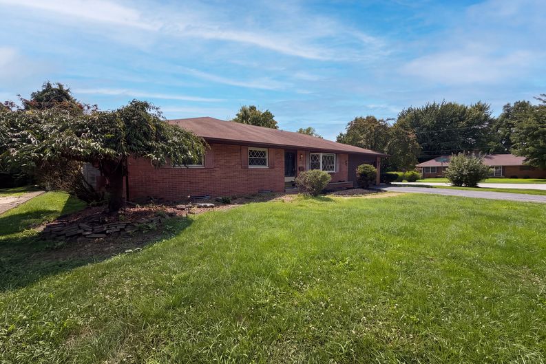Photo 23 of 25 of 209 Dana Dr, Collinsville, IL