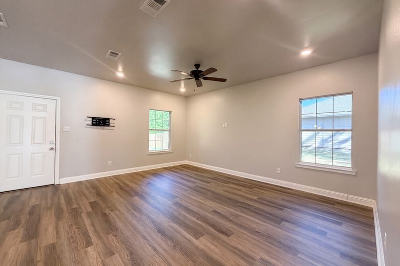 Photo 3 of 17 of 6006 Colorado St, Greenville, TX