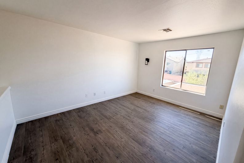 Photo 4 of 35 of 17645 W Hale Bopp Dr, Goodyear, AZ