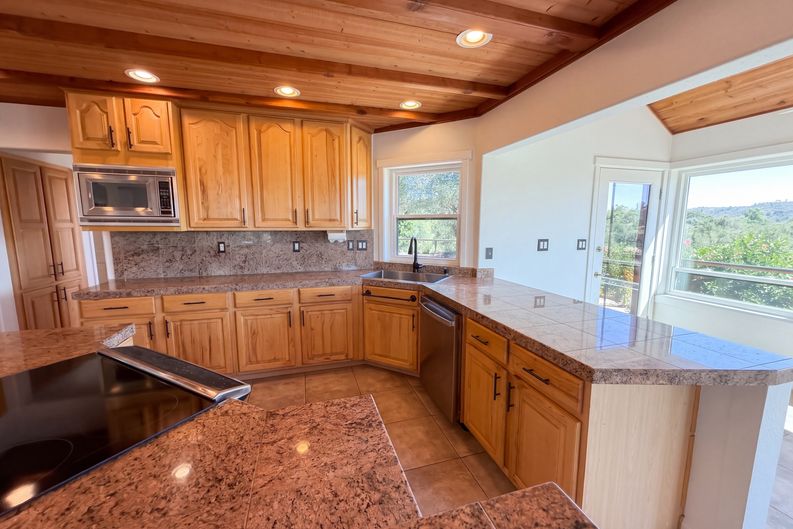 Photo 7 of 35 of 8384 Woodman Ln, Newcastle, CA