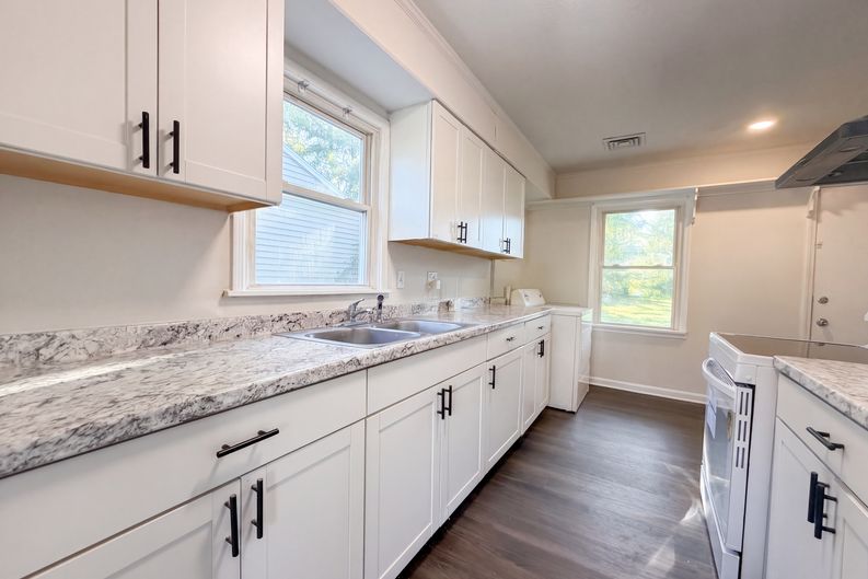 Photo 16 of 23 of 2785 Linview Ave, Columbus, OH