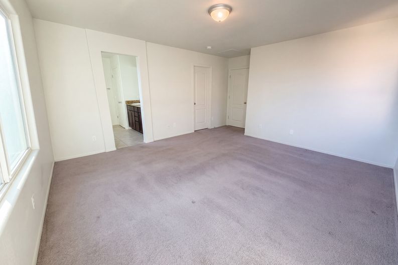 Photo 4 of 23 of 10713 Dobbs Ave, Las Vegas, NV