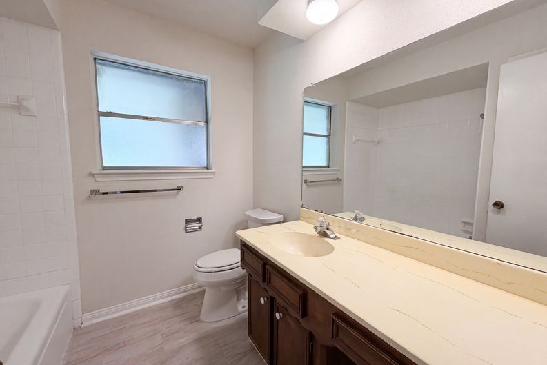 Photo 18 of 22 of 16338 Hollow Wood Dr, Houston, TX